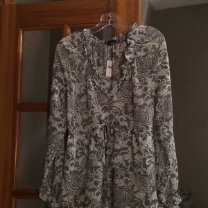 Ladies Gap Shirt Size S Gray & White-NWT